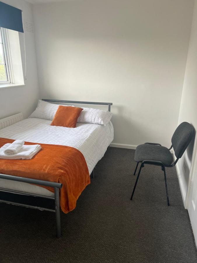 The Coral Guest House 1 Mile From Winchester Market Ngoại thất bức ảnh