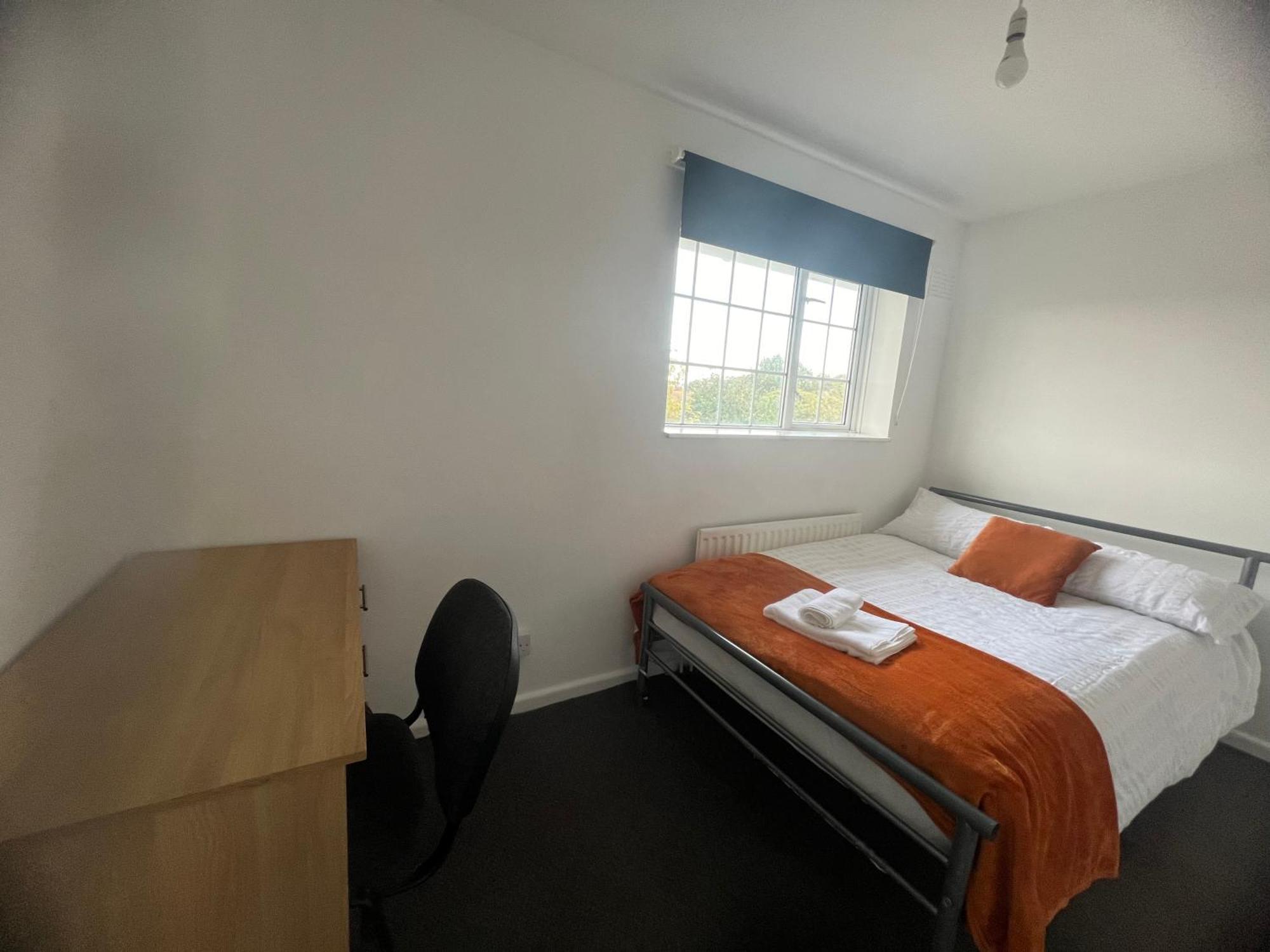 The Coral Guest House 1 Mile From Winchester Market Ngoại thất bức ảnh