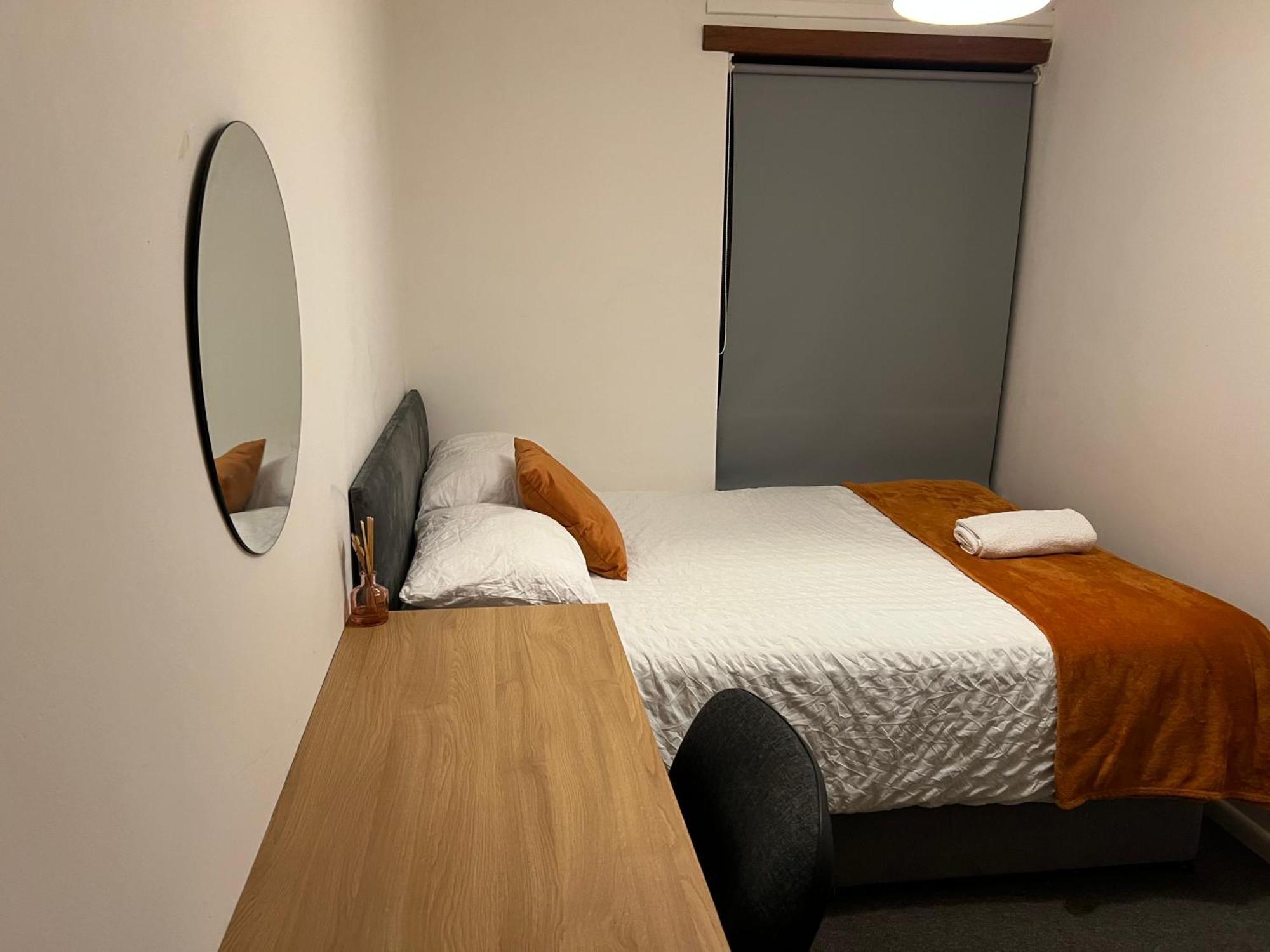The Coral Guest House 1 Mile From Winchester Market Ngoại thất bức ảnh